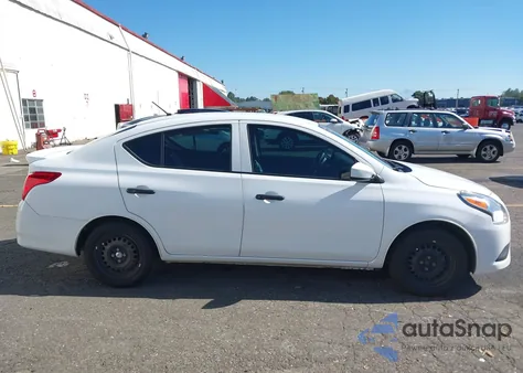 2017 Nissan Versa 1.6 S+ z USA, uszkodzony, nr VIN 3N1CN7AP9HL846423